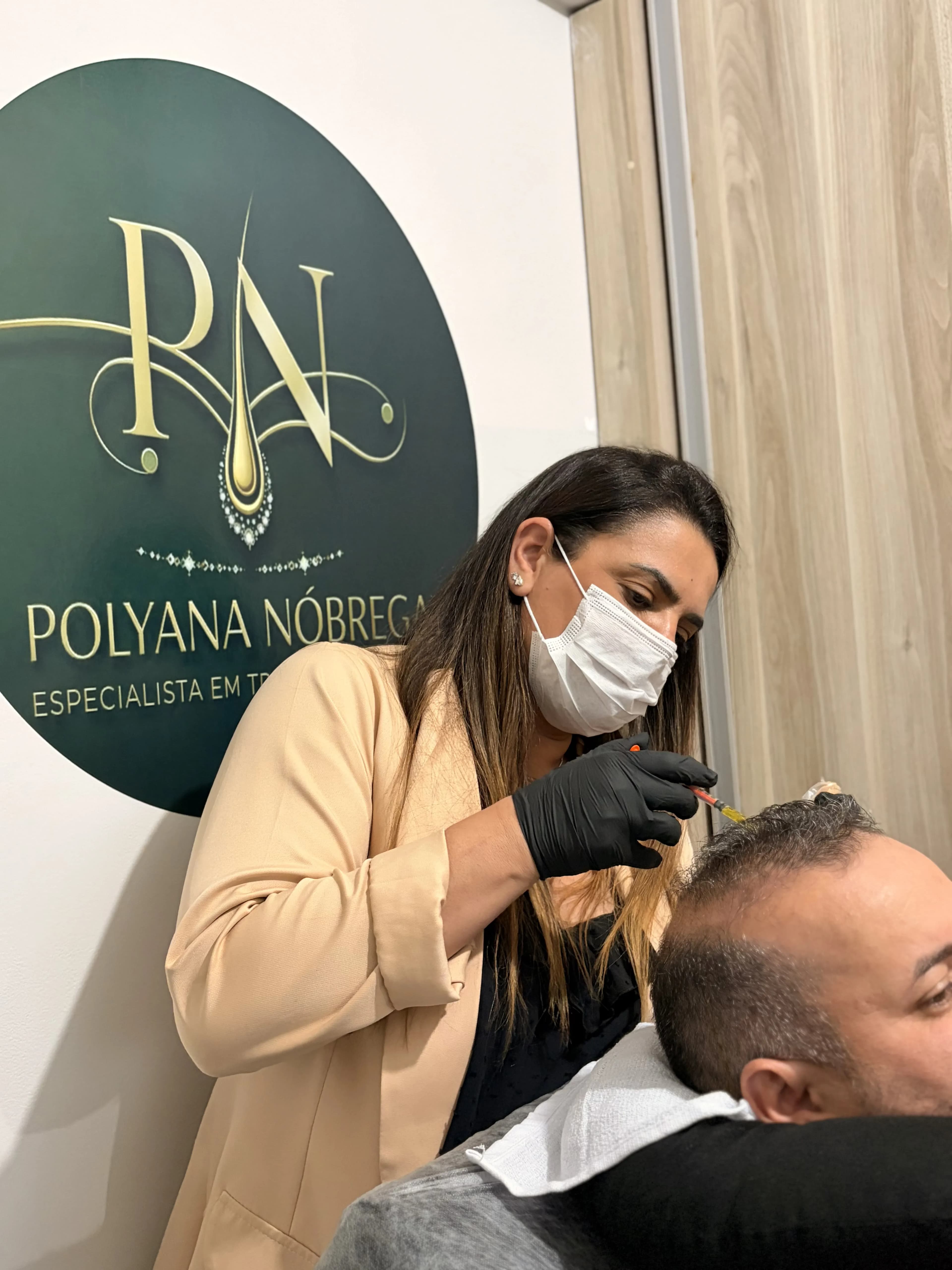 Especialista Polyana Nóbrega em atendimento